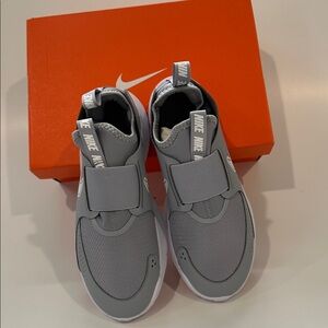 Nike Flex Runner Slip On Kids Sneaker Gray